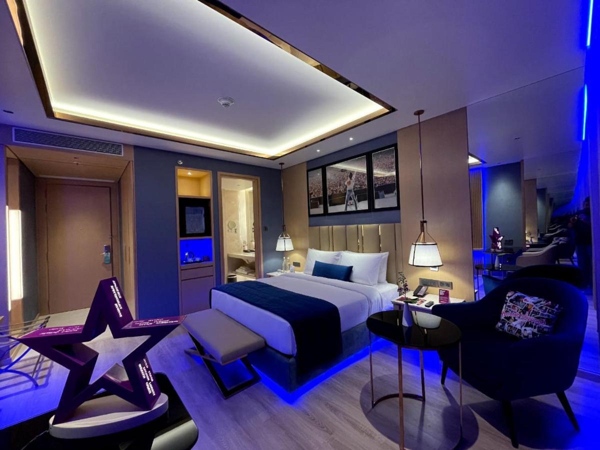 Planet Hollywood Thane Extérieur photo