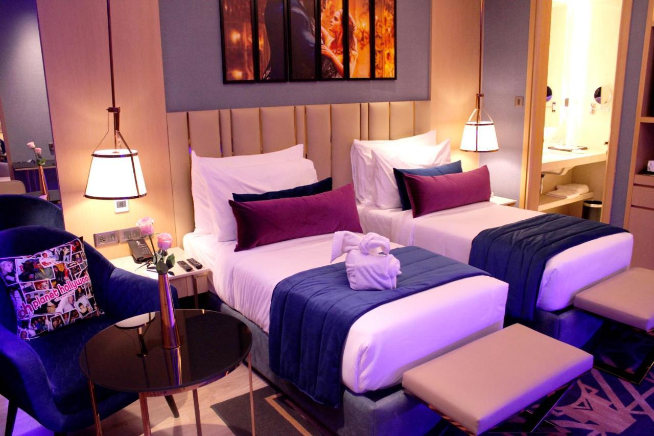 Planet Hollywood Thane Extérieur photo