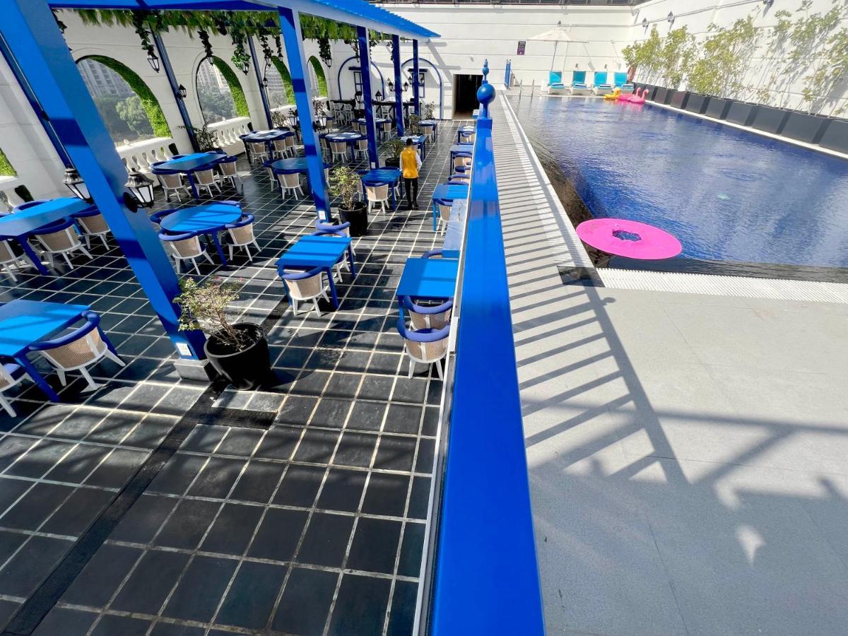 Planet Hollywood Thane Extérieur photo