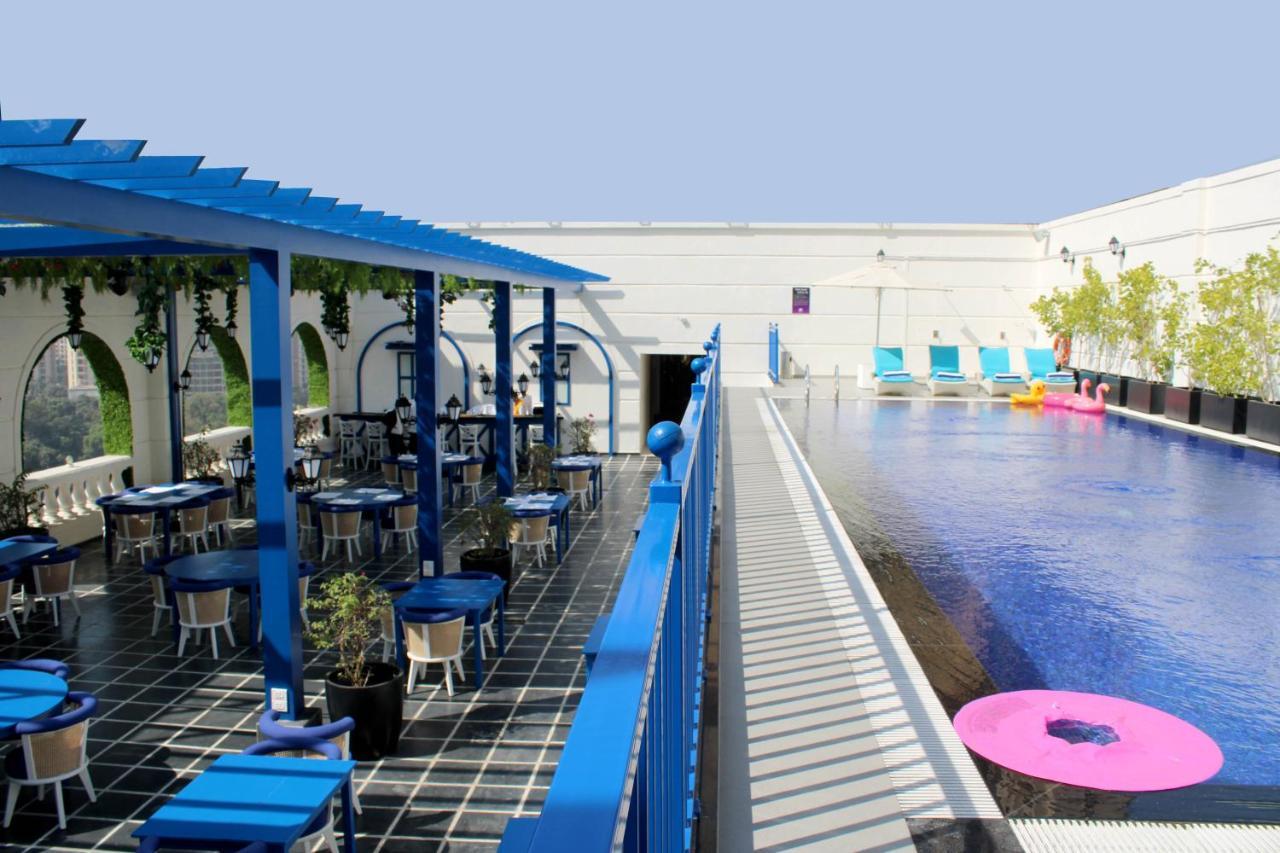 Planet Hollywood Thane Extérieur photo
