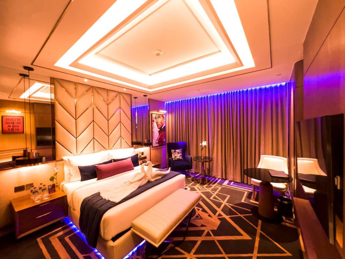 Planet Hollywood Thane Extérieur photo