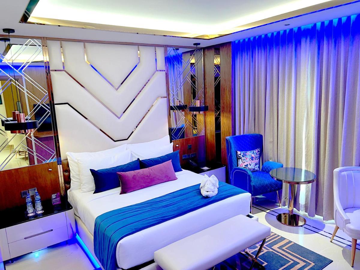 Planet Hollywood Thane Extérieur photo